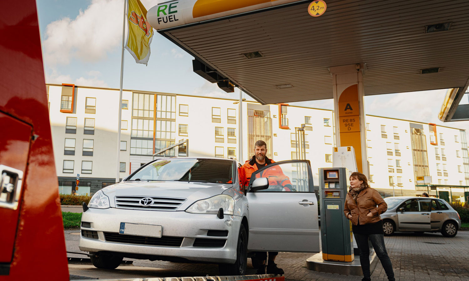 Väärin tankattu auto hinataan pois