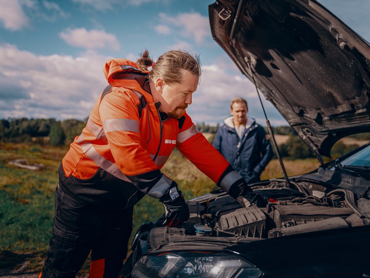 Auton vianselvitys tien päällä