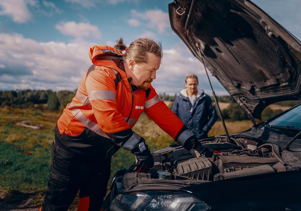 Auton vianselvitys tien päällä