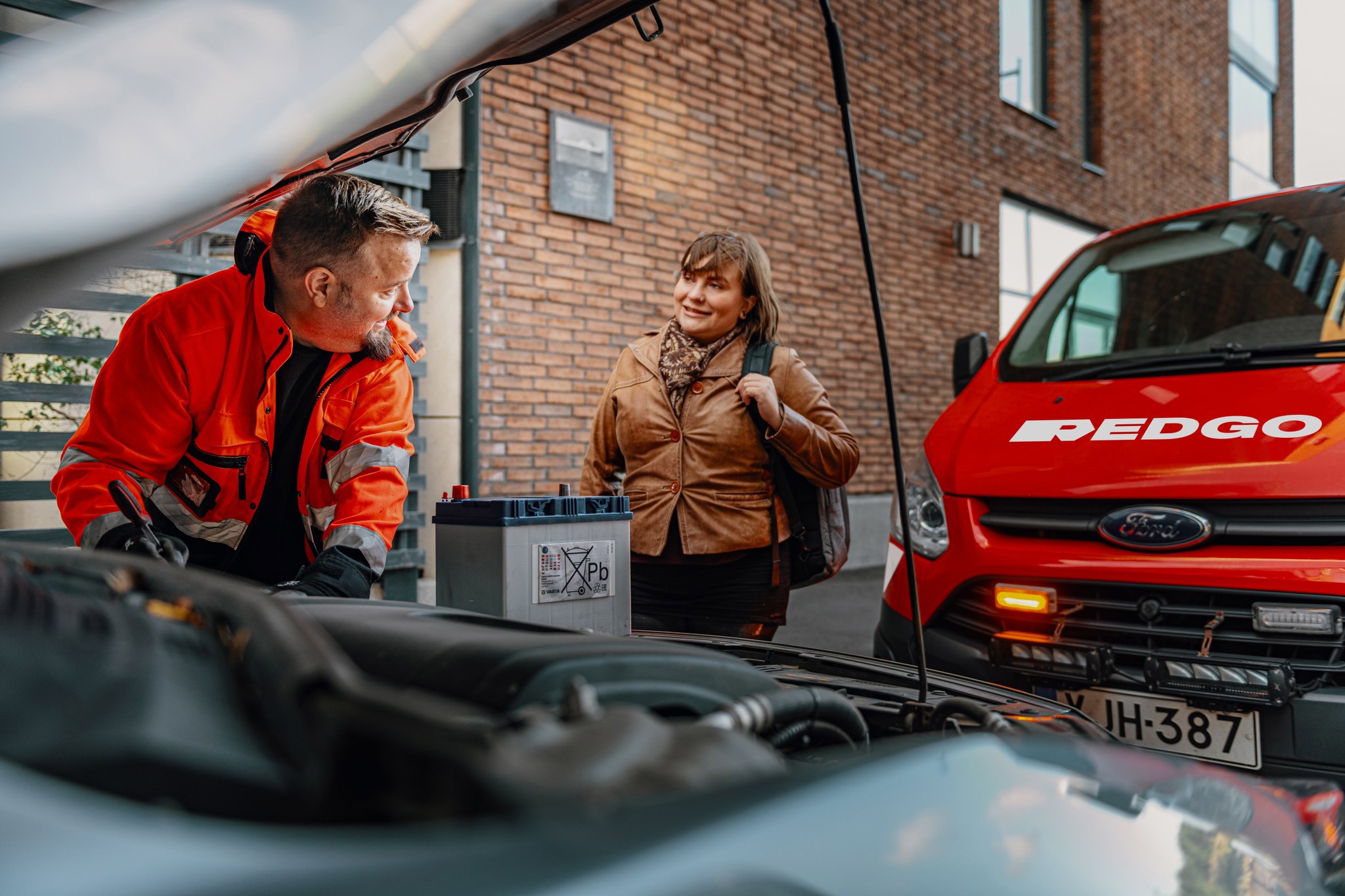 REDGO Tiepalvelu auton akun vaihto